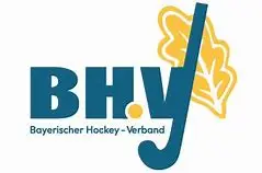 Logo des Bayerischen Hockey-Verbands mit den Buchstaben "BHV" in großen, blauen Lettern. Der Buchstabe "J" ist als Hockeyschläger stilisiert. Im Hintergrund ist ein gelbes Eichenblatt abgebildet. Darunter steht in kleineren Buchstaben "Bayerischer Hockey-Verband".