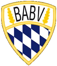Ein Wappen mit den Buchstaben "BABV" oben, umgeben von zwei goldenen Ähren auf weißem Hintergrund. Darunter ein blau-weißes Rautenmuster.