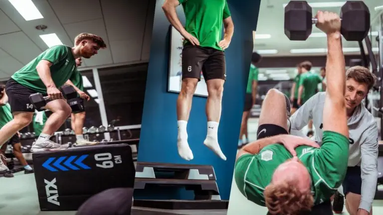 Drei verschiedene Trainingsszenen in einem Fitnessstudio: Links macht ein Mann in grüner Sportkleidung mit Hanteln einen Boxsprung auf eine 60 cm hohe Plattform. In der Mitte führt eine Person einen Sprung auf einer blauen Trainingsmatte aus. Rechts hebt ein Mann eine Hantelbank über sich, während ein Trainer ihm beratend zur Seite steht.